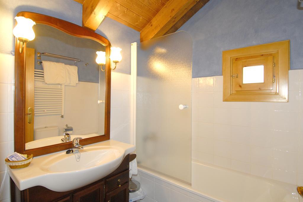 Apartamentos El Rincon De Benas Benasque Bilik gambar