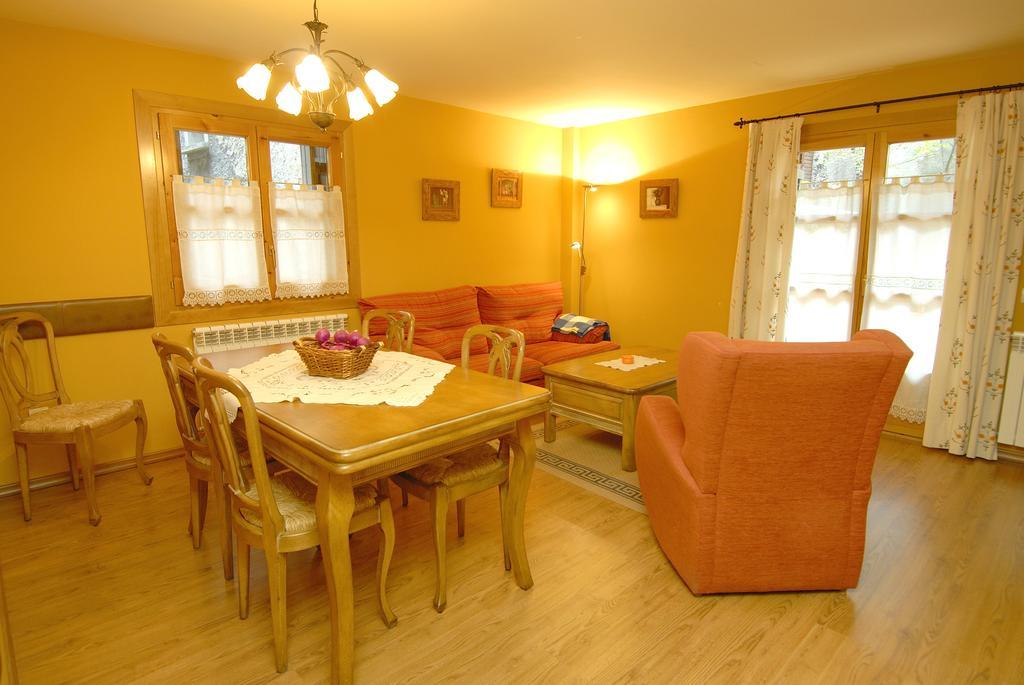 Apartamentos El Rincon De Benas Benasque Bilik gambar